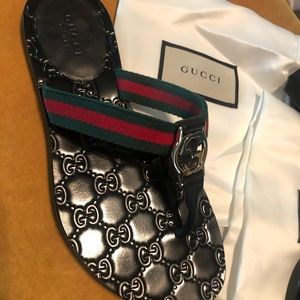 GUCCI FLIP FLOPS